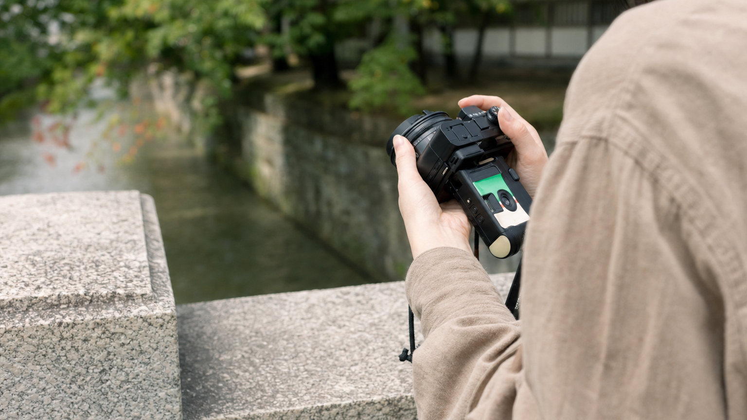 実機：ミラーレスが「写ルンです」に変身するレンズ、2週間使ってみた正直レビュー（記事内画像）