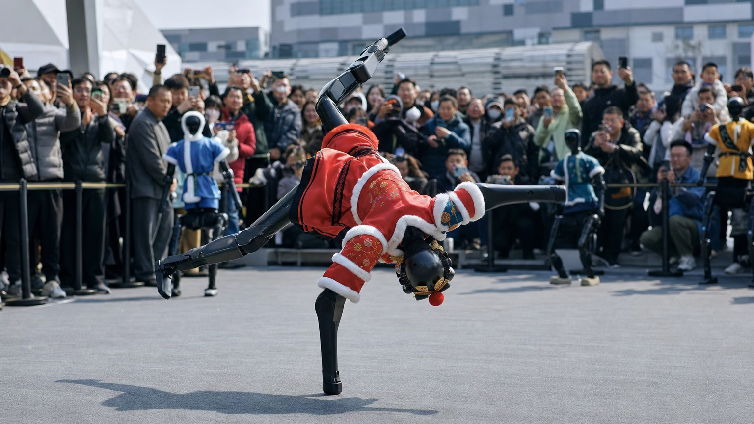 実機：酔拳に宙返り——上海のロボット祭りで見た中国ヒューマノイド・ブームの今（記事内画像）